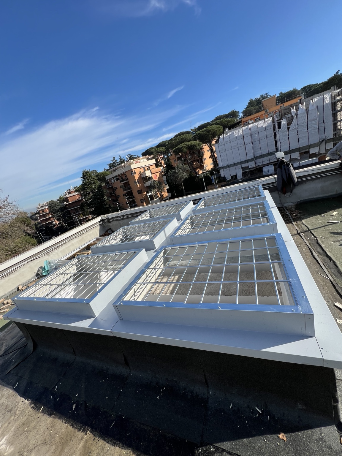 Griglie anticaduta installate su lucernari